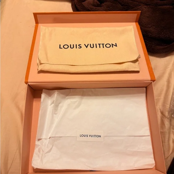 Vintage Louis Vuitton Pochette Accessoires Monogram bag with Gold Chain - Picture 10 of 11